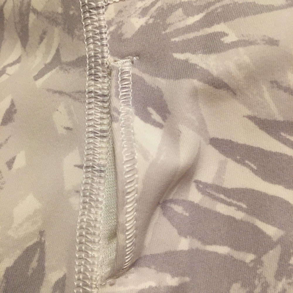Lululemon Printed Gray/White Pattern High-Rise Ti… - image 7